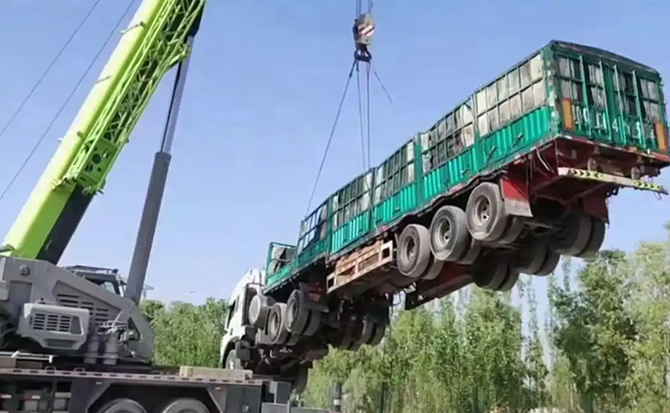 阿勒泰地区道路脱困救援案例